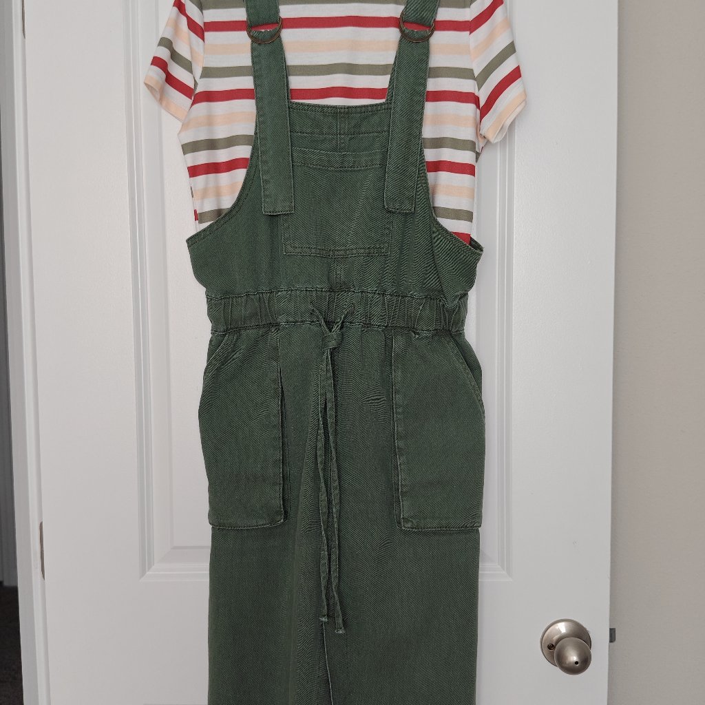 Women T-Shirt + Skirt. New Condition